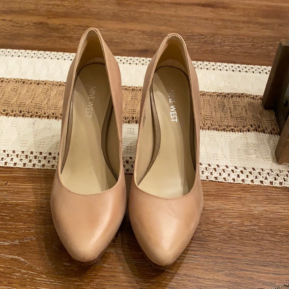Nine West WUC Size 7 Tan Leather Pumps